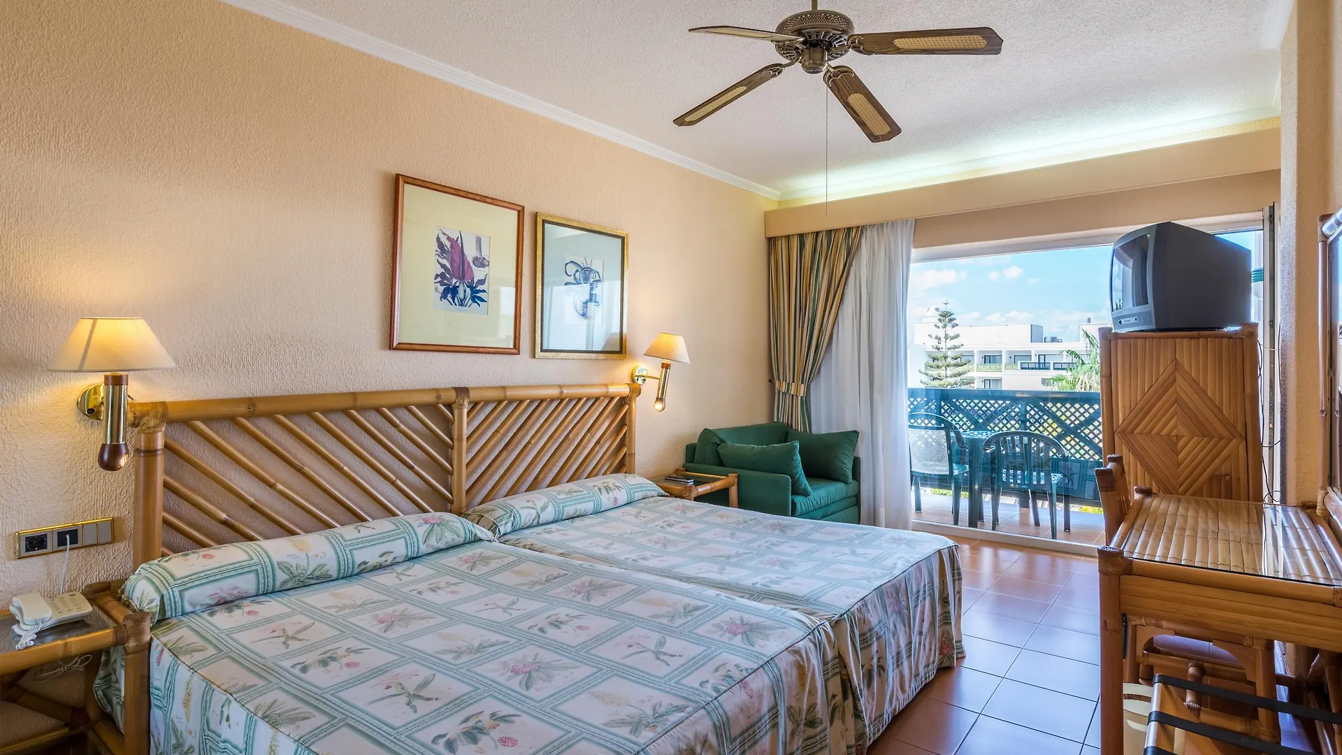Bluesea Costa Bastian Hotel Costa Teguise 4*,