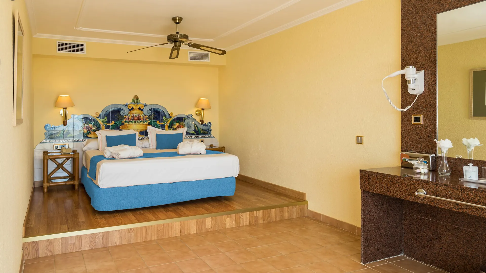 Bluesea Costa Bastian Hotel Costa Teguise 4*,  Spain